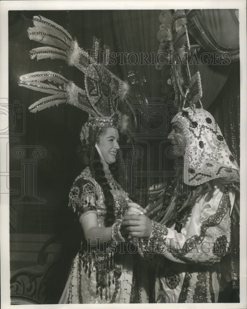 1962 Press Photo Mardi Gras Carnival, Apache maiden with Apache warrior- Historic Images