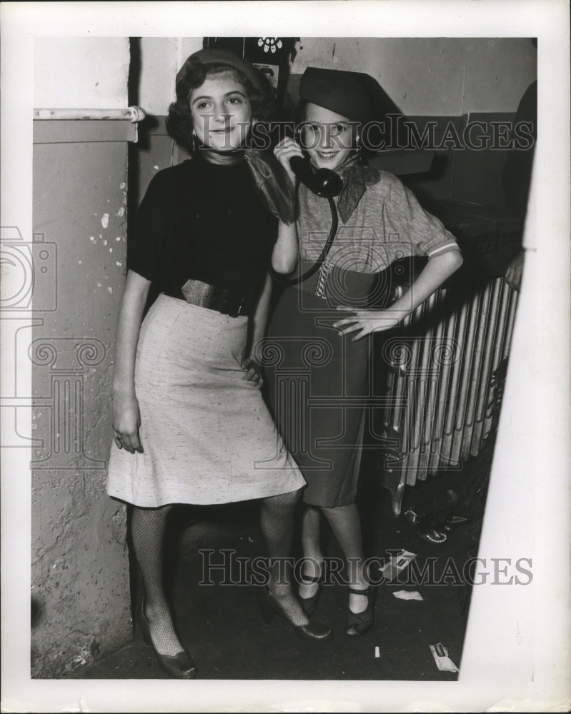 Load image into Gallery viewer, 1955 Press Photo Mardi Gras New Orleans Carnival Masker girls - nox01182
