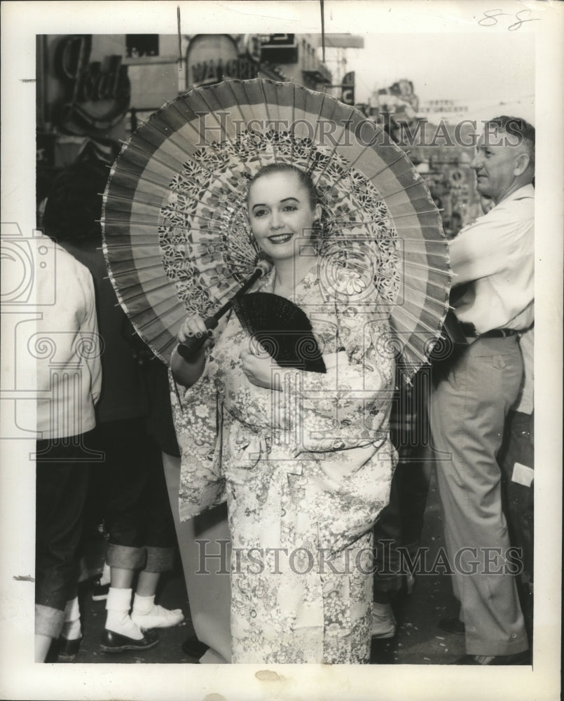 1957 Press Photo Mardi Gras Carnival, Sunshine Lovely masker with umbrella- Historic Images