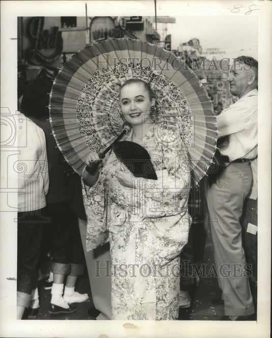 1957 Press Photo Mardi Gras Carnival, Sunshine Lovely masker with umbrella- Historic Images