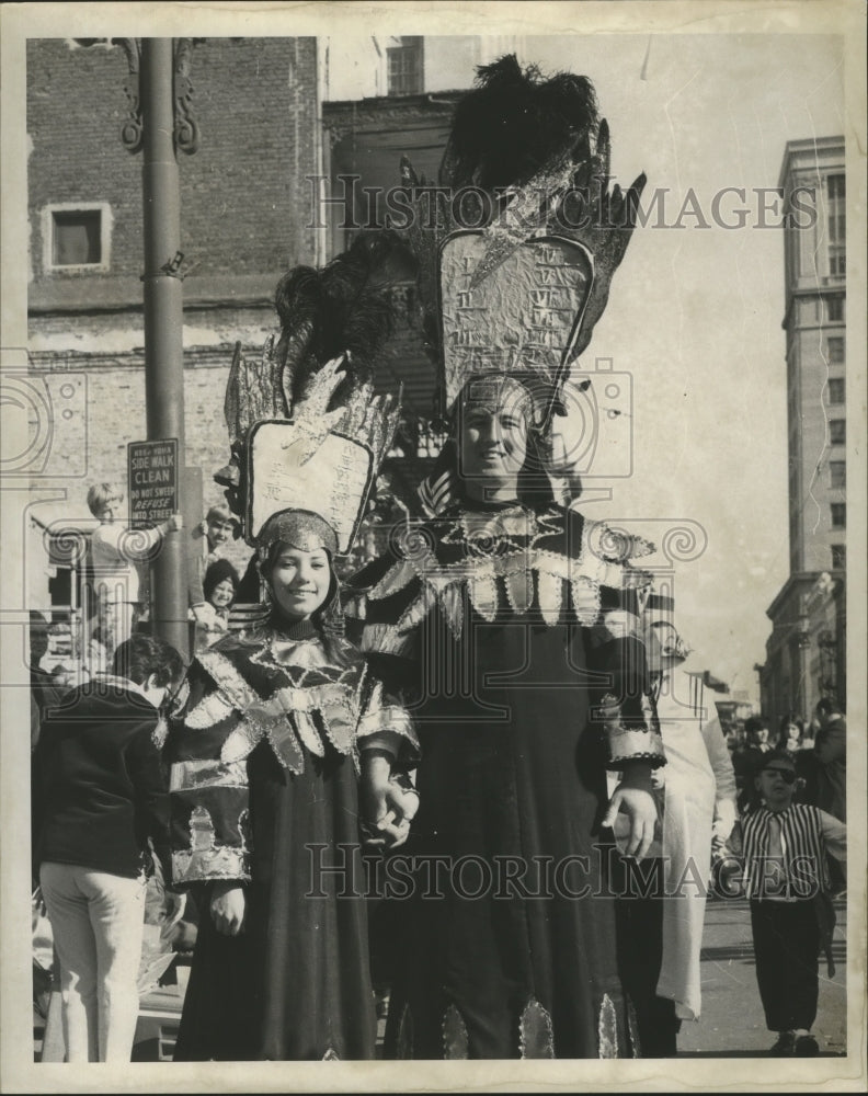 Load image into Gallery viewer, 1969 Press Photo Mardi Gras Carnival, NOLA elaborate Carnival Maskers
