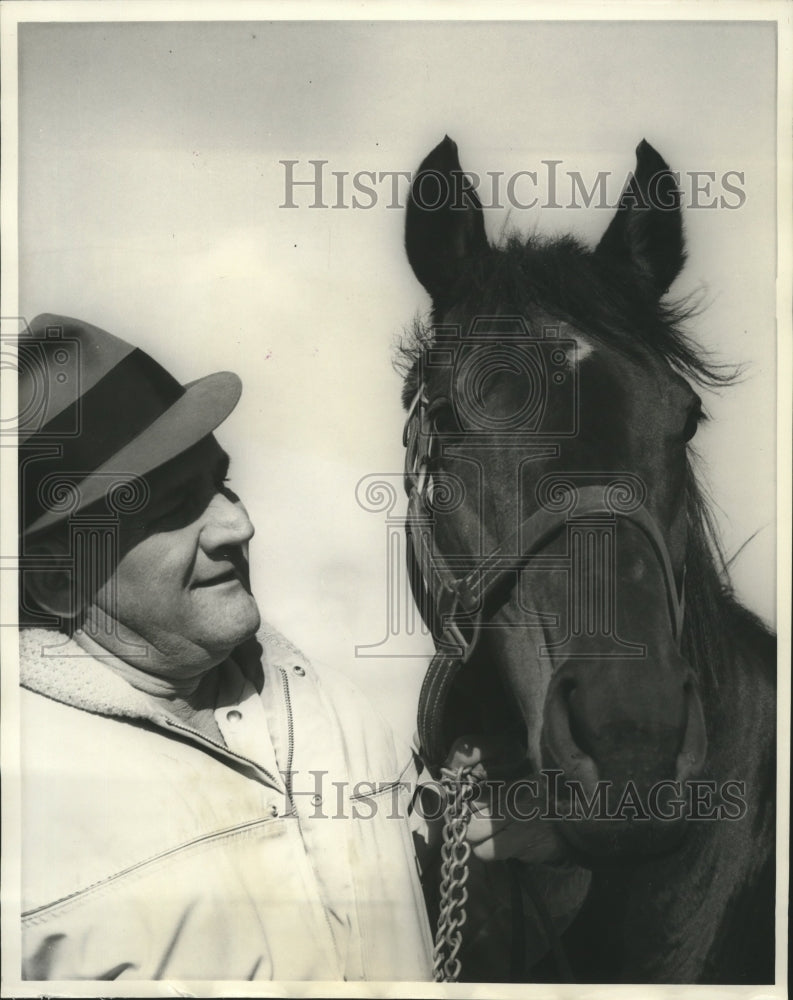 Load image into Gallery viewer, 1969 Press Photo Easy Line, racehorse, with Eddie Melencon, trainer - nox01307
