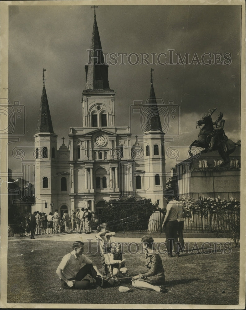 1969 Press Photo People enjoy Jackson Square, New Orleans - nox01309- Historic Images