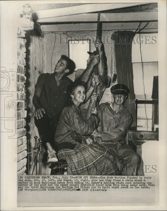 1959 Press Photo Hurricane Debra- The Jack Martin's with sons Bob and Dugan
