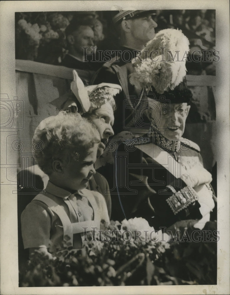 Load image into Gallery viewer, 1949 Press Photo King Gustaf V and Prince Carl Gustaf at ceremonies in Stockholm

