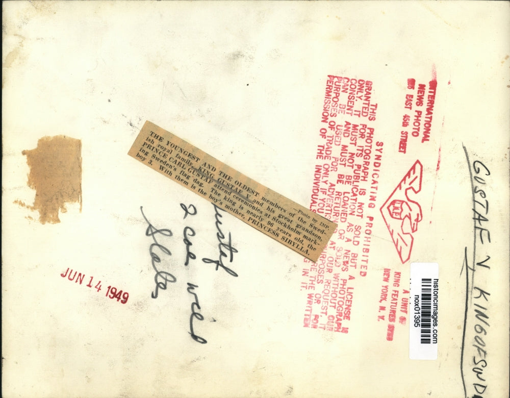 1949 Press Photo King Gustaf V and Prince Carl Gustaf at ceremonies in Stockholm