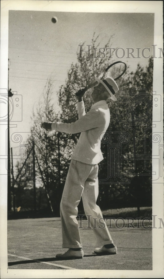 1946 Press Photo King Gustav of Sweden opens tennis season at Royal Tennis Hall