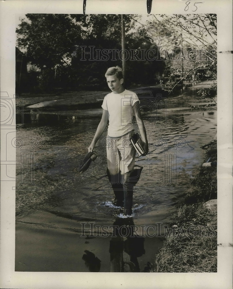 1947 Press Photo Tony Strait walks home from school in ankle deep water- Historic Images