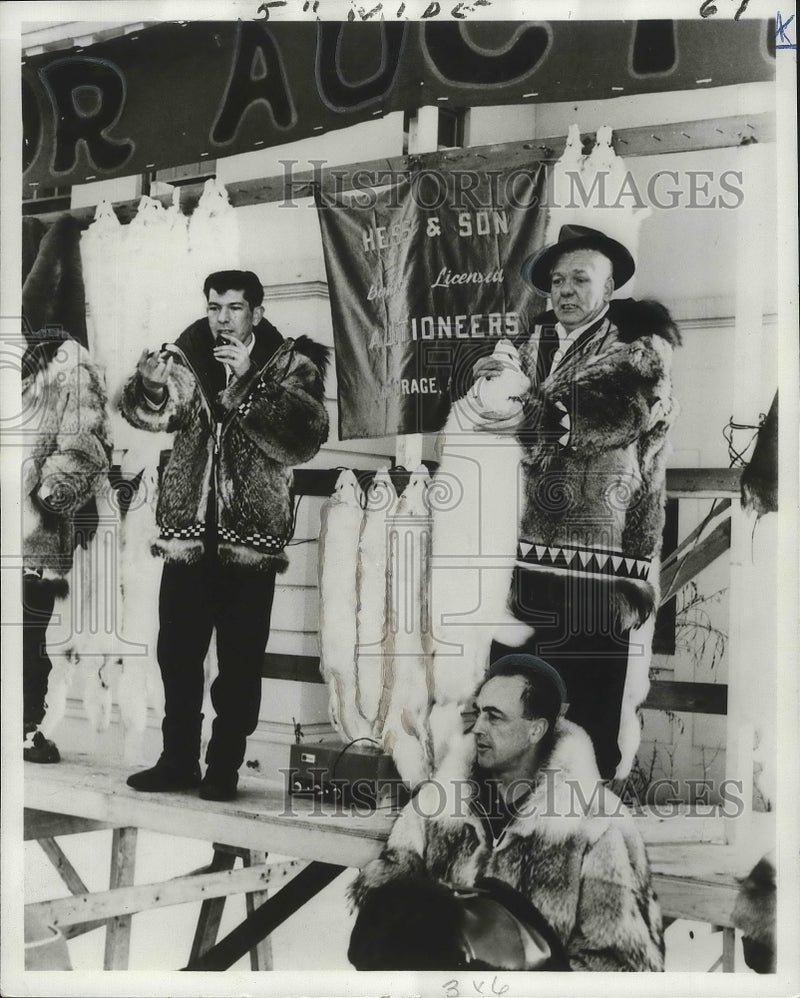 Load image into Gallery viewer, 1972 Press Photo Anchorage Fur Rendevous Fur Auction on The Last Frontier
