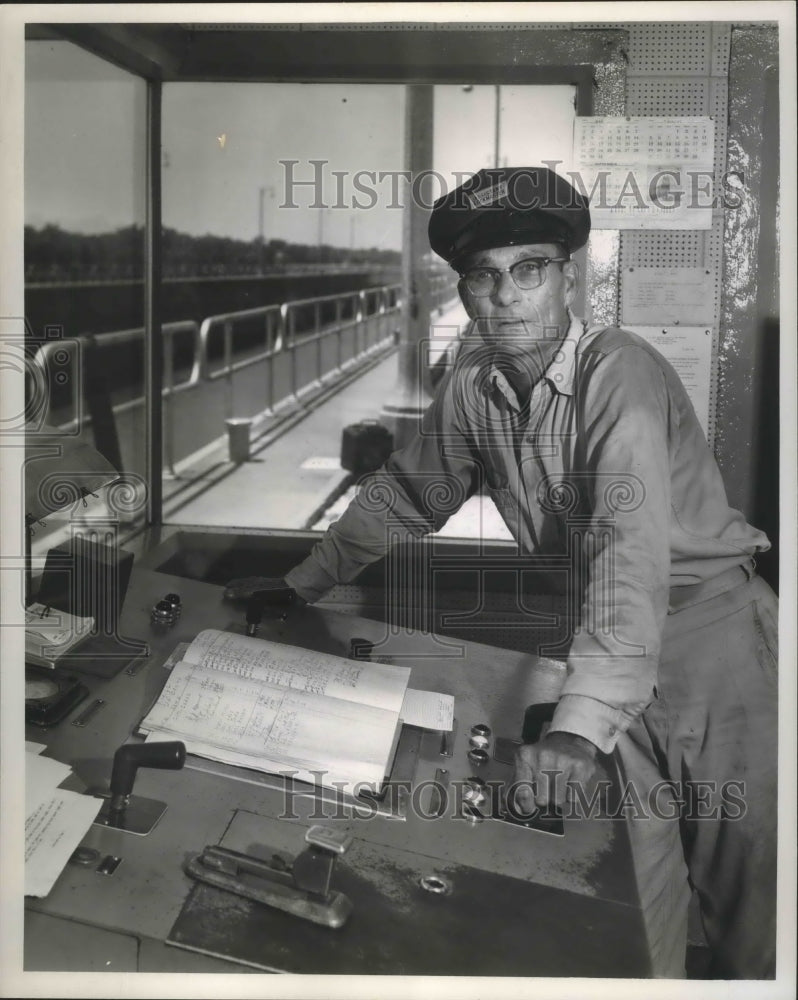 1962 Press Photo New Orleans - Man Working Algiers Canal Ferry - nox01573- Historic Images