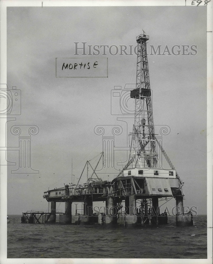 1955 Press Photo &quot;Mr. Charlie,&quot; the first mobile self-contained drilling barge