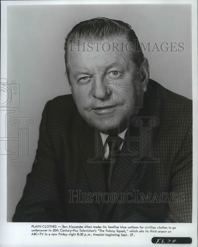 1969 Press Photo Ben Alexander in civilian clothes for The Felony Squad- Historic Images