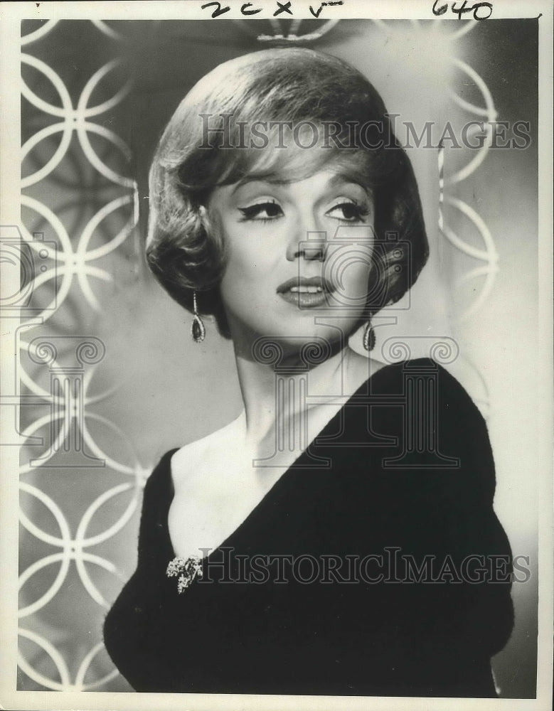 Load image into Gallery viewer, 1967 Press Photo Edie Adams, Singer, Actress and Comedian - nox01741
