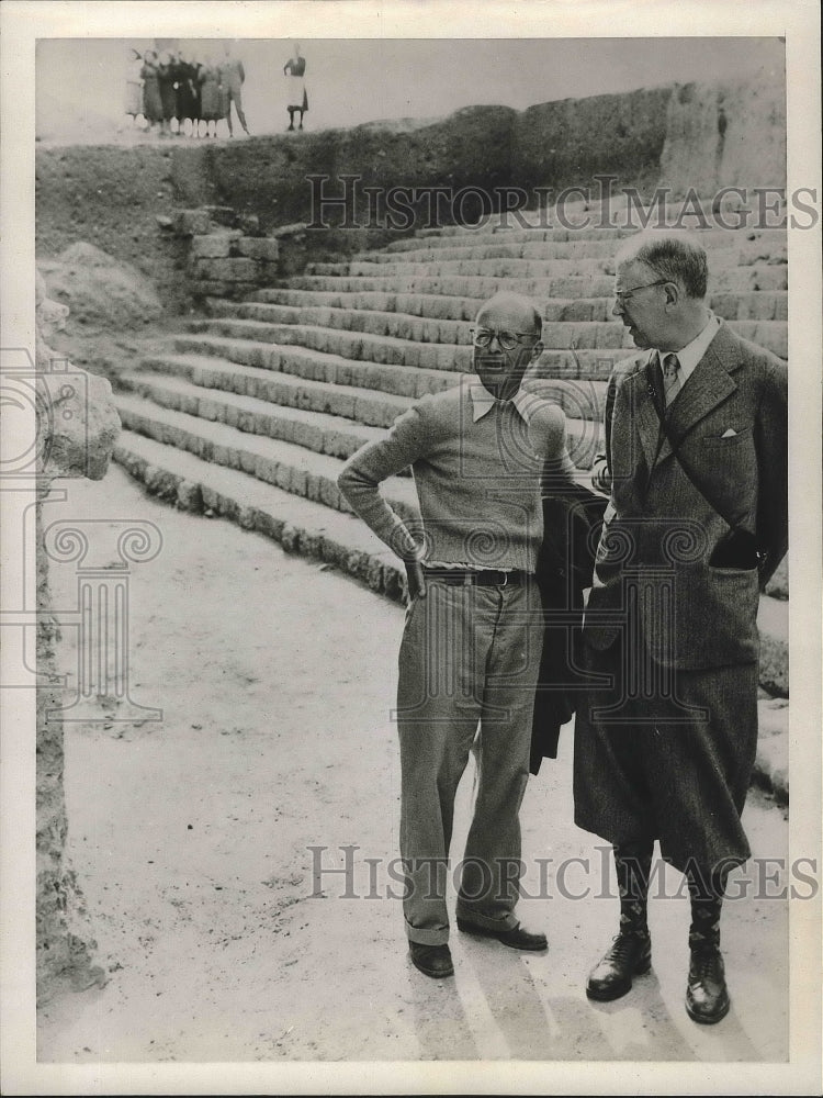 1956 Press Photo Archeologist Dr. Erik Sjoqvist Talks with King Gustavus VI