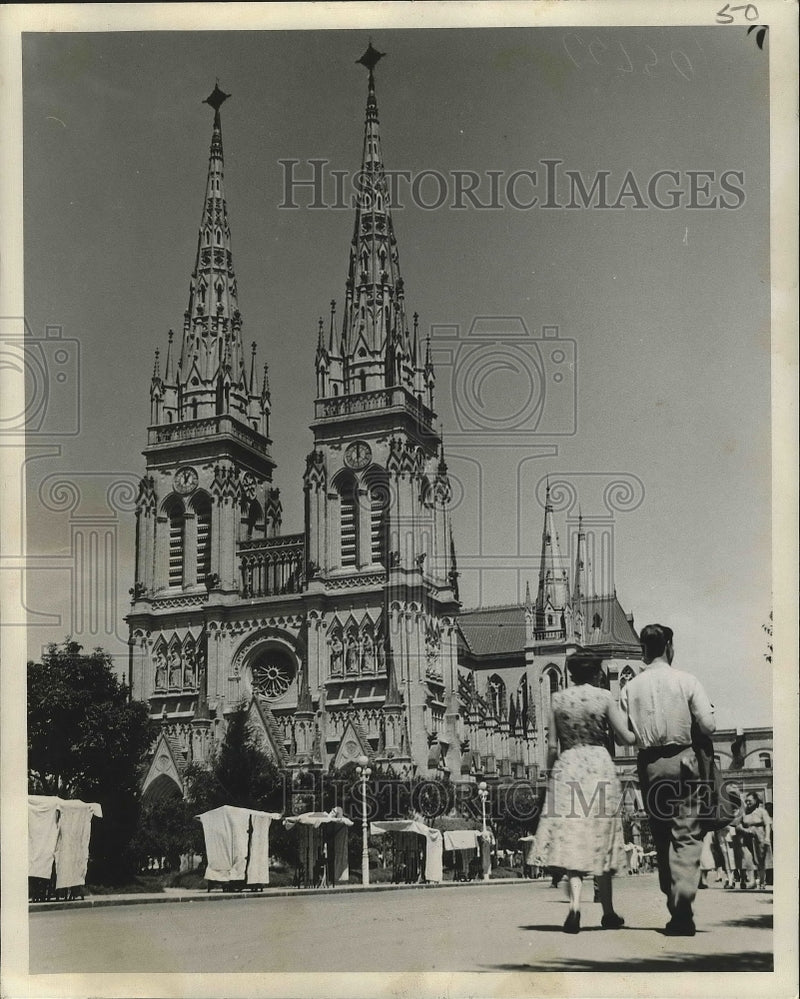 Load image into Gallery viewer, Press Photo Tourists visit the Cathedral of Our Lady of Lujan in Argentina.
