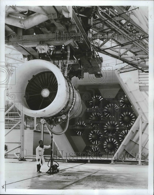 1975 Press Photo General Electric tests CF6 commercial jet engine against fans