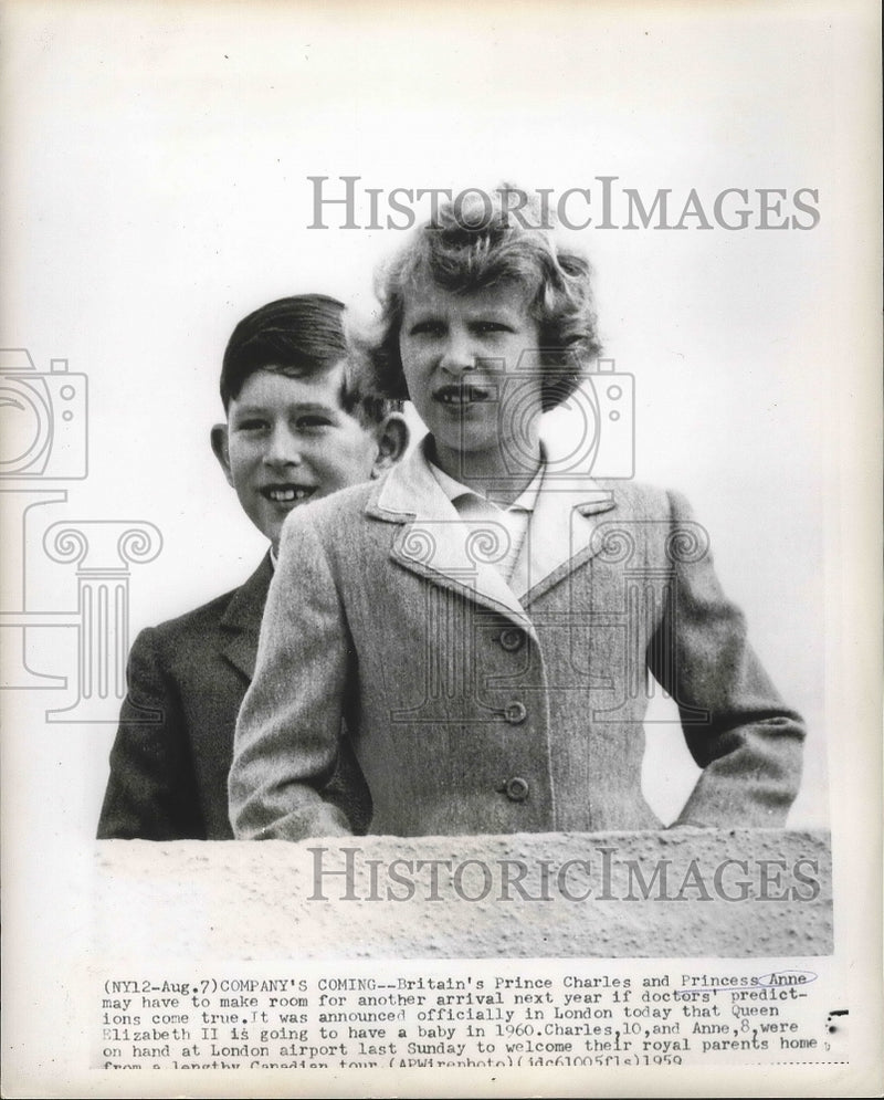 Load image into Gallery viewer, 1959 Press Photo Prince Charles and Princess Anne at the London Airport.
