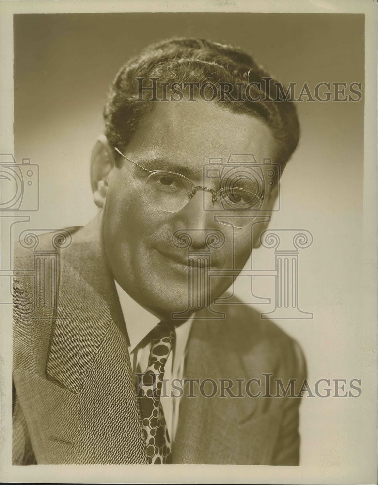 1952 Press Photo Alfredo Antonini, conductor of On A Sunday Afternoon on CBS.