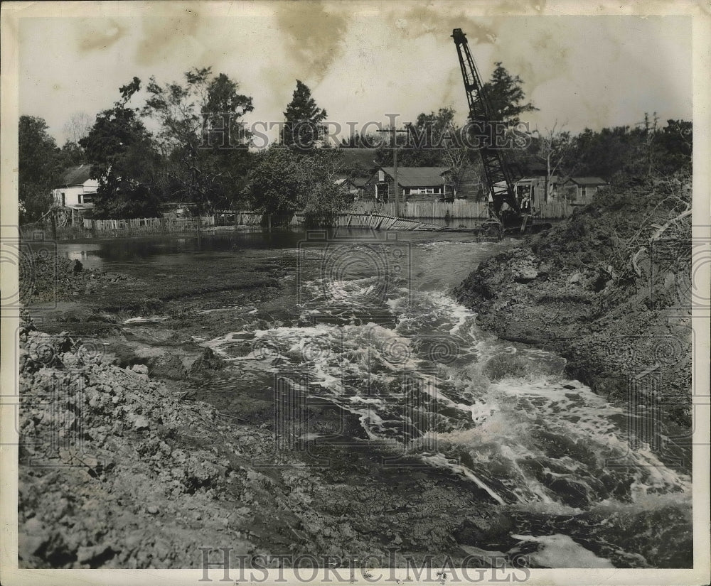 1947 Press Photo New Orleans - Frank Bordes Gives Land as Drainage for Canal