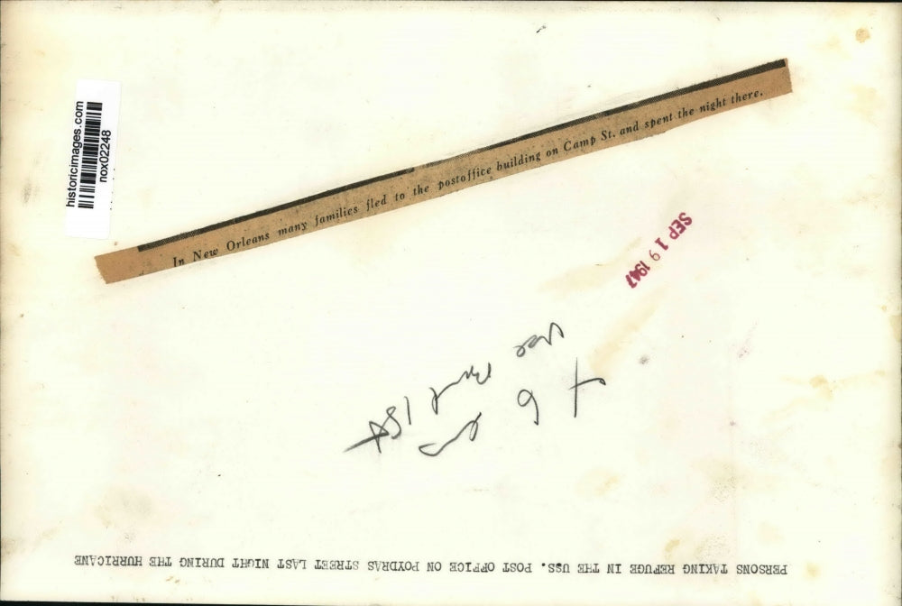 1947 Press Photo Hurricane - New Orleans Evacuees Fled to Post Office