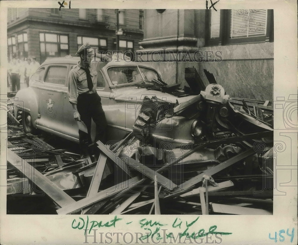 1947 Press Photo Hurricane - Raymond P. Simoneaux Examines Debris on Car- Historic Images