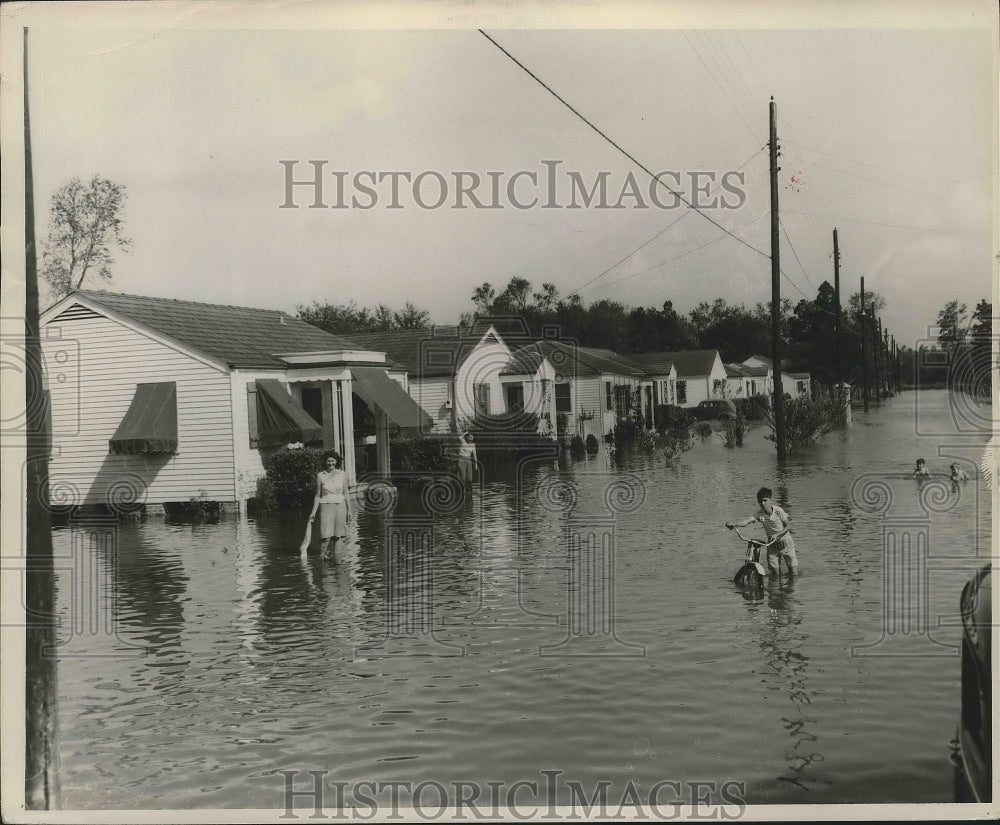 1947 Press Photo View of the flooding in New Orleans after Hurricane Four.- Historic Images