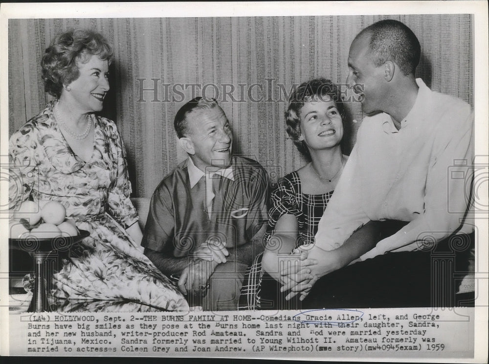 1959 Press Photo Comedians Gracie Allen and George Burns with daughter, Sandra.- Historic Images