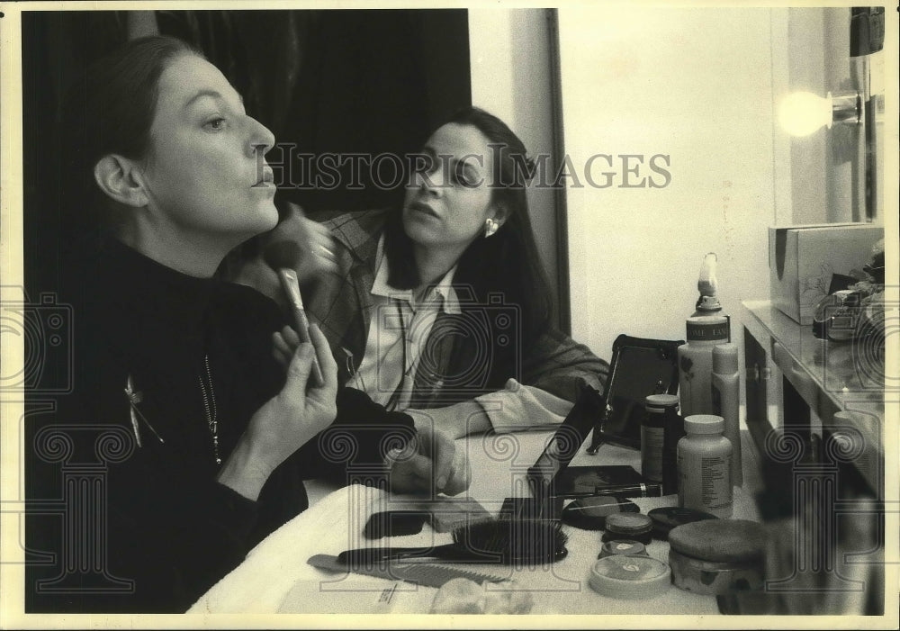 1991 Press Photo Mary Layne and Jane Alexander star in Shadowlands in New York.