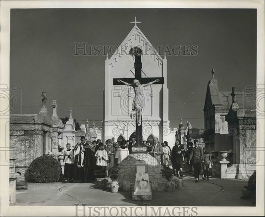 1965 Press Photo Ceremony at St. Roch Cemetery on All Saints' Day.- Historic Images