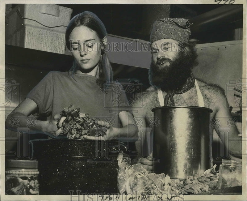 Load image into Gallery viewer, 1971 Press Photo Lisa and Rick toss salad in Shambala, Alternative Society.
