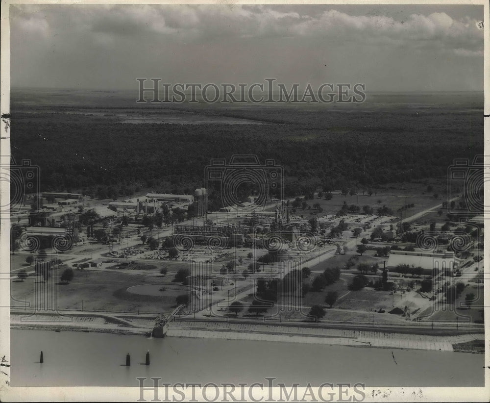 1956 Press Photo An aerial view of Cyanamid Fortier Plant on Mississippi River.- Historic Images