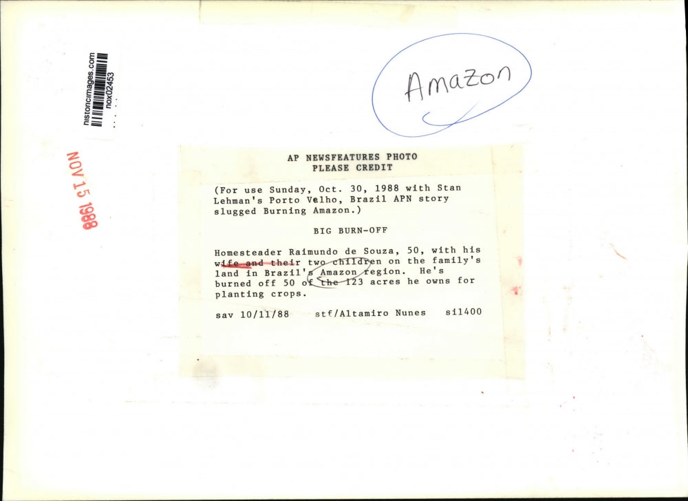 1988 Press Photo Raimundo de Souza and family, on their land in Brazil's Amazon.