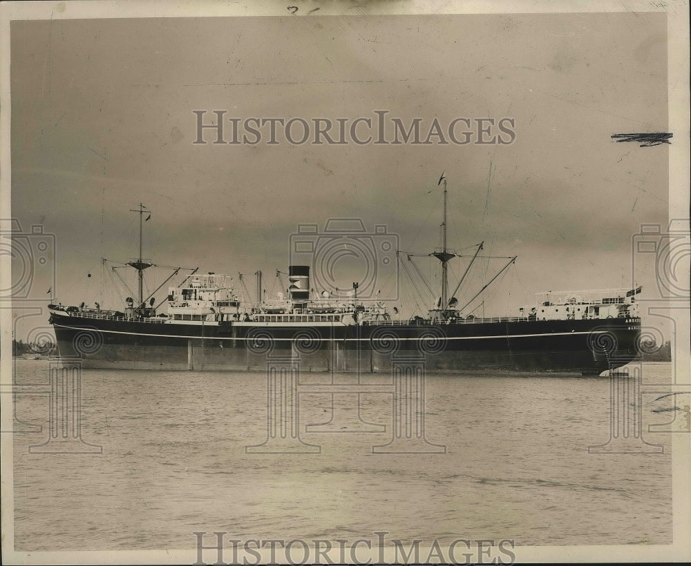 1964 Press Photo The British merchantship Ambassador in New Orleans. - nox02475