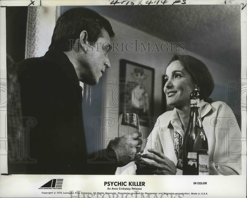 Load image into Gallery viewer, 1975 Press Photo Paul Burke and Julie Adams relax over a bottle of wine in movie
