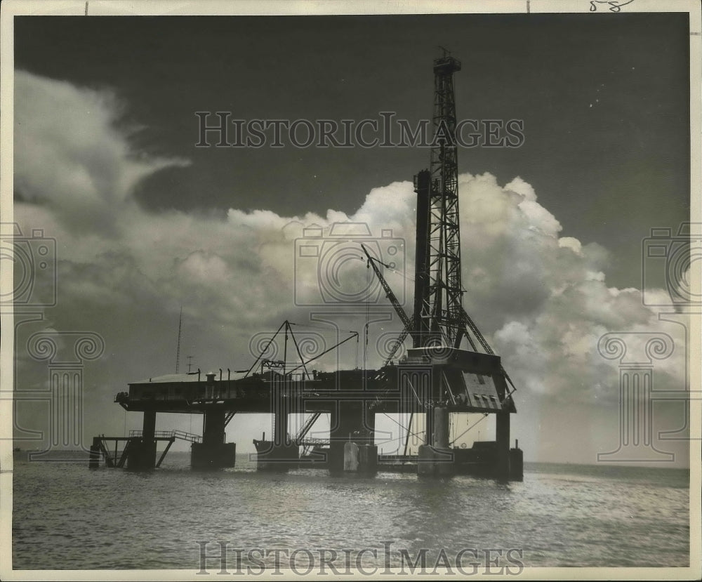 1954 Press Photo Alexander Shipyard&#39;s drilling barge in the Industrial Canal.- Historic Images