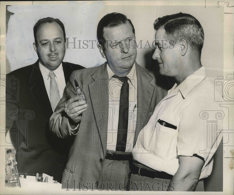 Load image into Gallery viewer, 1953 Press Photo Ben Alexander with Detective William Bazajou &amp; Sgt. Gervais.
