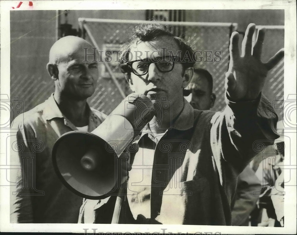 1978 Press Photo Woody Allen holds a Megaphone during Take the Money and Run- Historic Images