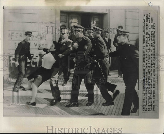 1959 Press Photo Police in Buenos Aires, Argentina as woman protests arrests