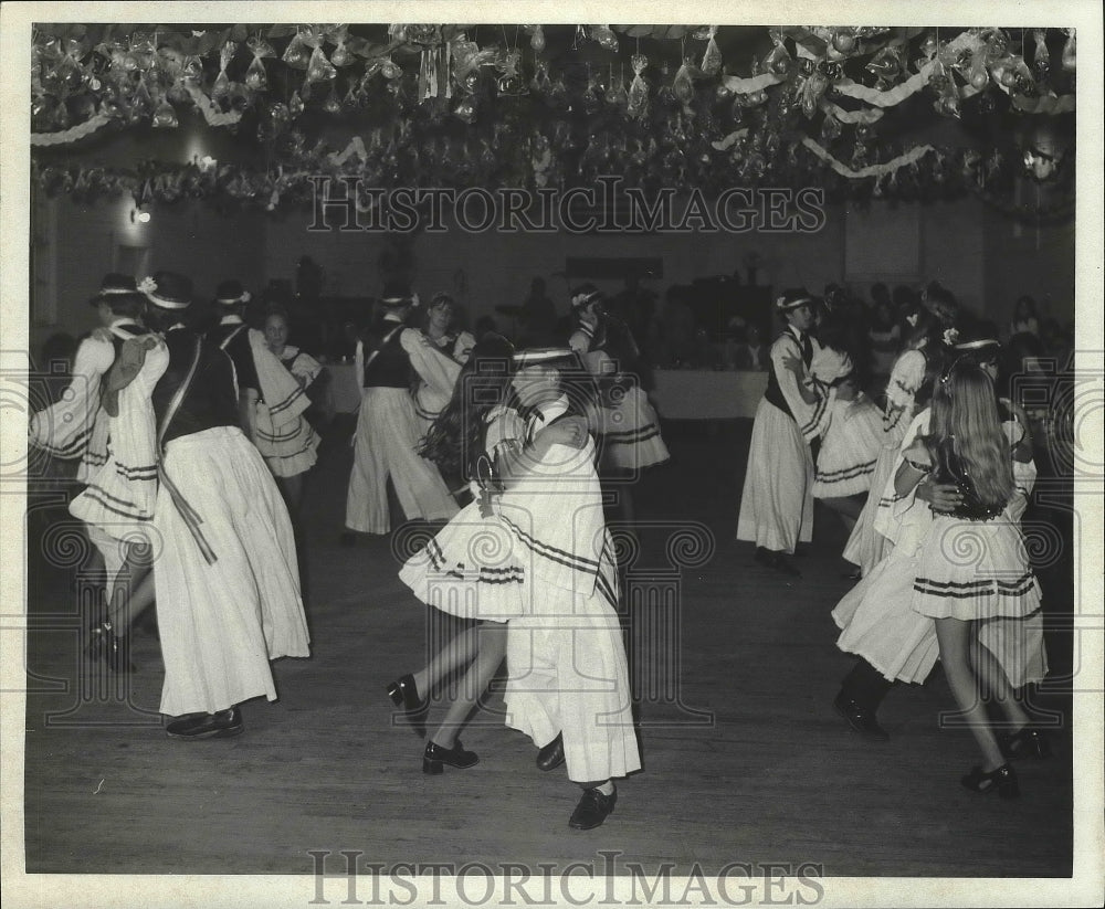 1974 Press Photo A Hungarian Harvest Dance Festival in Albany, Louisiana.