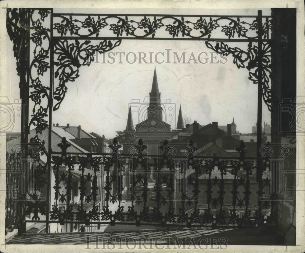 1946 Press Photo Ancient grillework frames the spires of St. Louis Catherdral