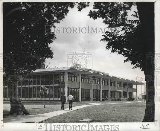 1967 Press Photo LSU-A, school outside Alex - nox02576- Historic Images