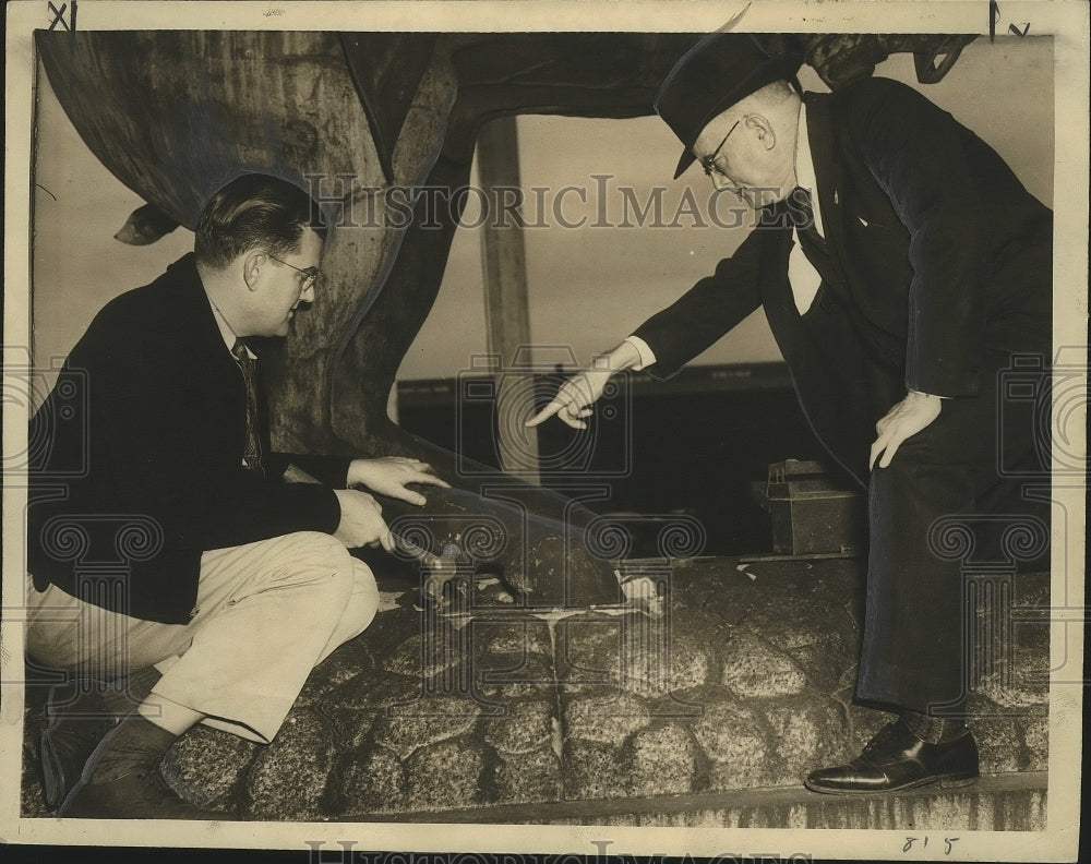 1941 Press Photo Charles Post and Edward Seghers inspect General Jackson statue.- Historic Images