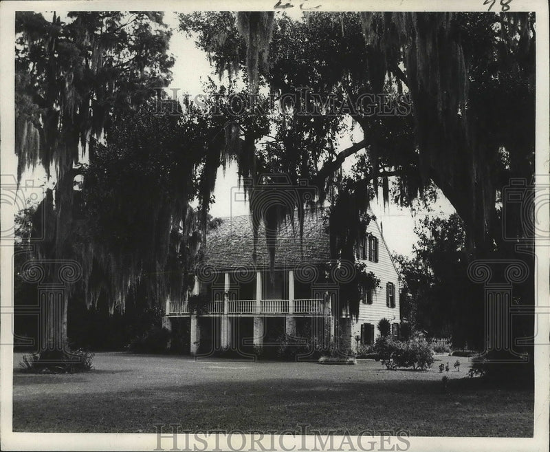 Load image into Gallery viewer, 1972 Press Photo Acadian House Museum exterior in St. Martinville - nox02602
