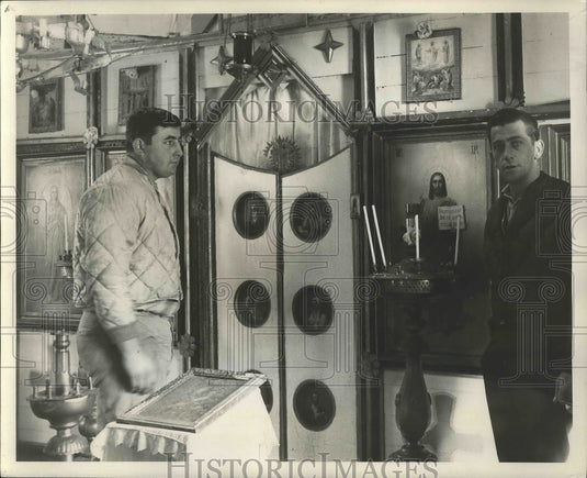 1967 Press Photo Alaska - Paul Fruge & W. Guidry at Russian Orthodox Church