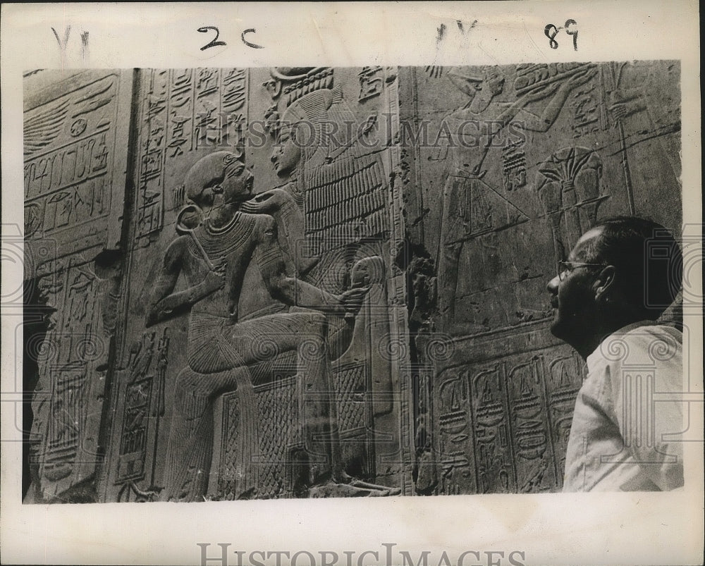 1947 Press Photo Man looks at reliefs at temple of Osiris - nox02673