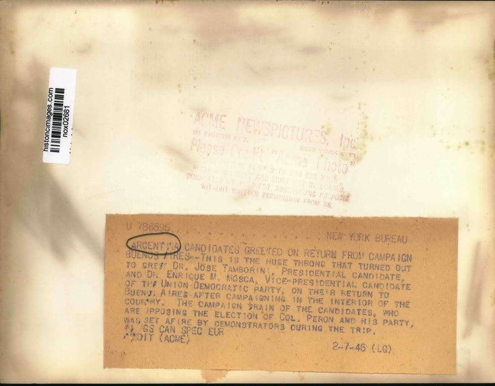 1946 Press Photo Crowed greets Dr. Jose Tamborini in Buenos Aires, Argentina