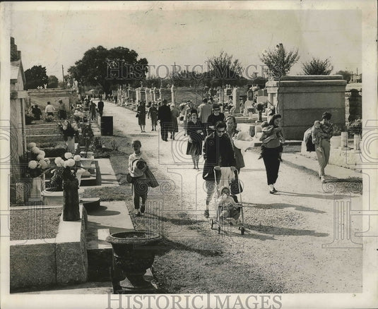 1962 Press Photo People walk along graves at Metairie Cemetery on All Saints Day
