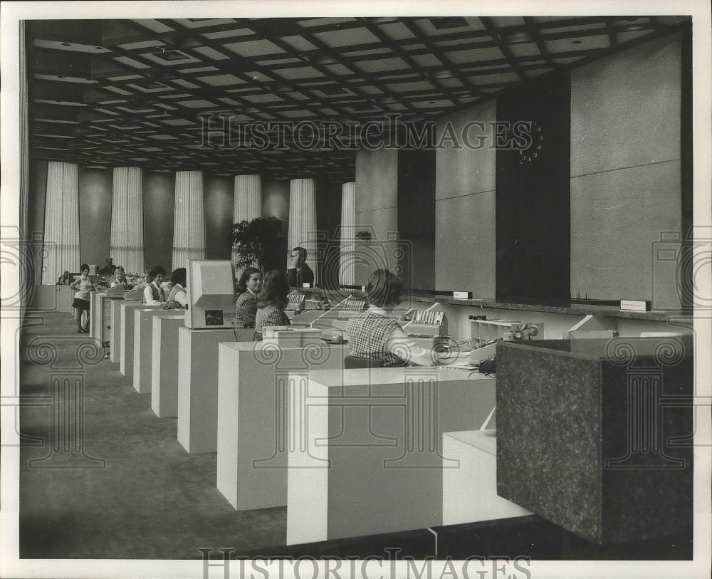 1971 Press Photo View of the teller&#39;s area at the Bank of New Orleans.- Historic Images