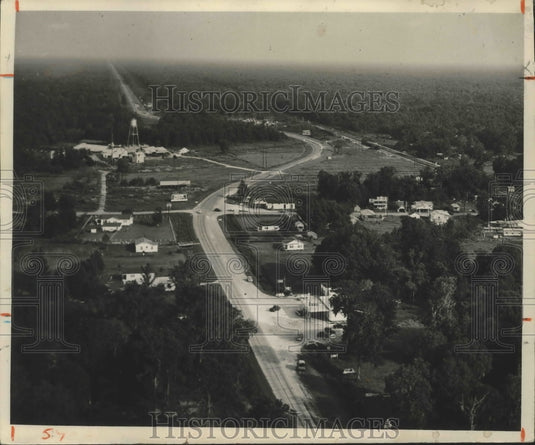 1954 Press Photo Plans to remove traffic hazard at Sorrento and Airline Highway.