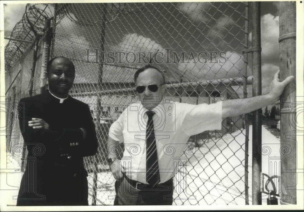 1989 Press Photo Perry Rivkind and Haitian leader Rev. Gerard Jean-Juste- Historic Images